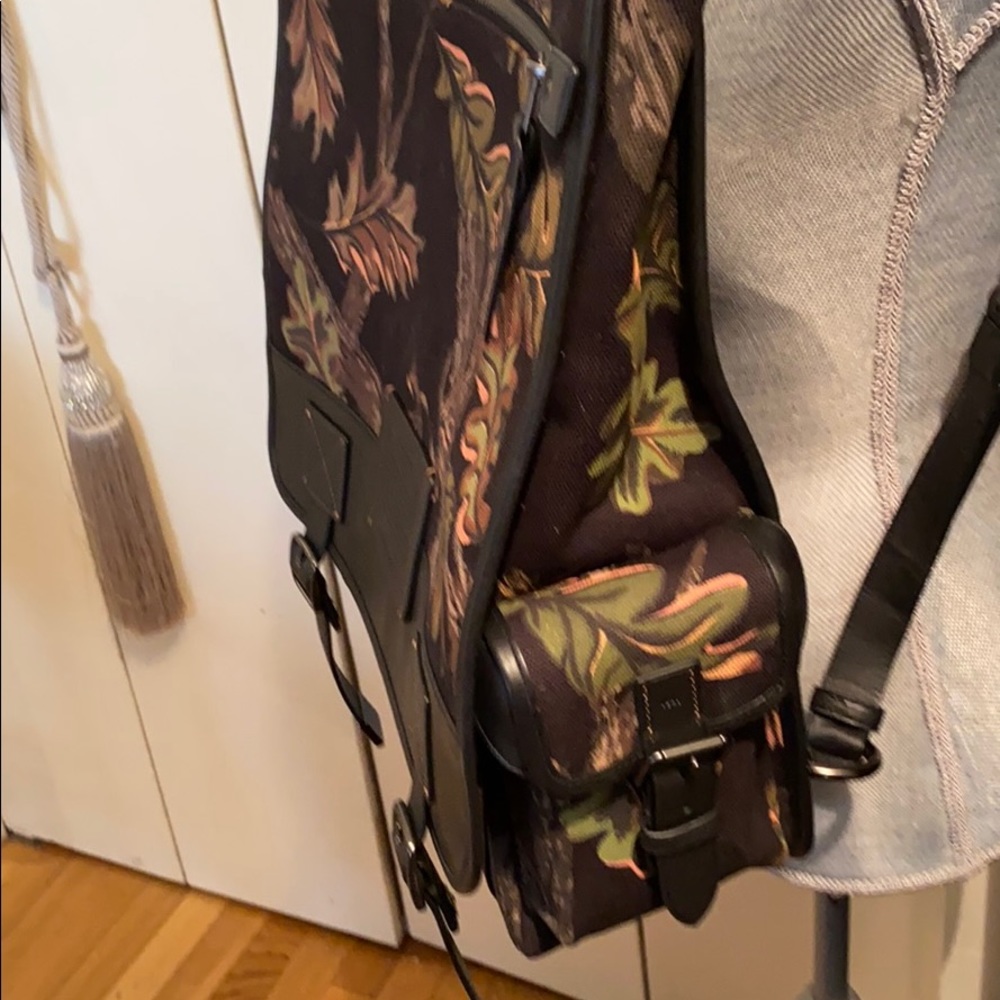 Back pack - Picture 2 of 4